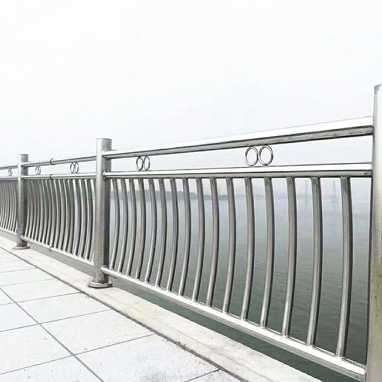 防撞立柱找百骏沅护栏厂定制多行业适用