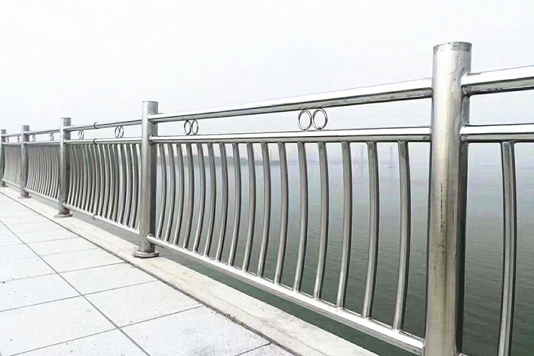 橋梁防護欄河道燈光護欄桿報價工廠直營