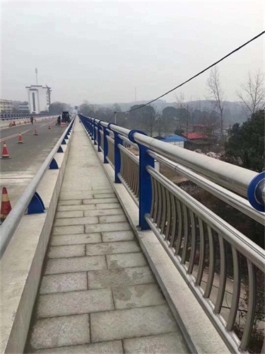 不銹鋼碳素復(fù)合管包安裝有口皆碑