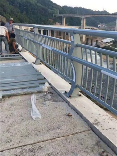 鐵路不銹鋼復合管欄桿源頭廠家定制批發(fā)