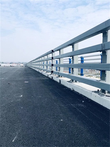 不銹鋼復(fù)合管道路護(hù)欄歡迎采購源頭實(shí)體廠商
