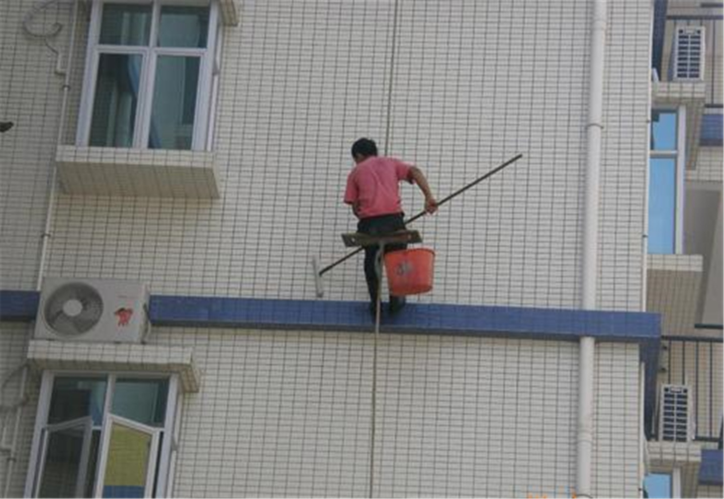 南昌市桃花南路高空水管维修安装防水补漏