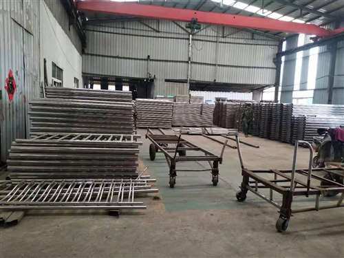 不銹鋼復(fù)合管道路護(hù)欄無(wú)毛刺廠家品控嚴(yán)格