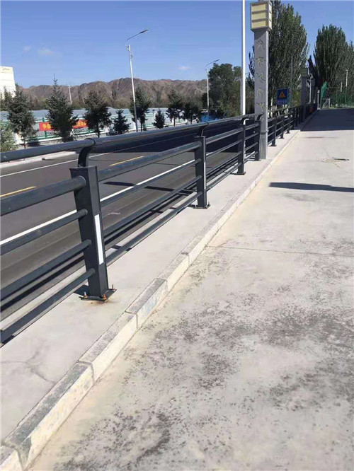 河道護(hù)欄銷售市場廣泛可接急單
