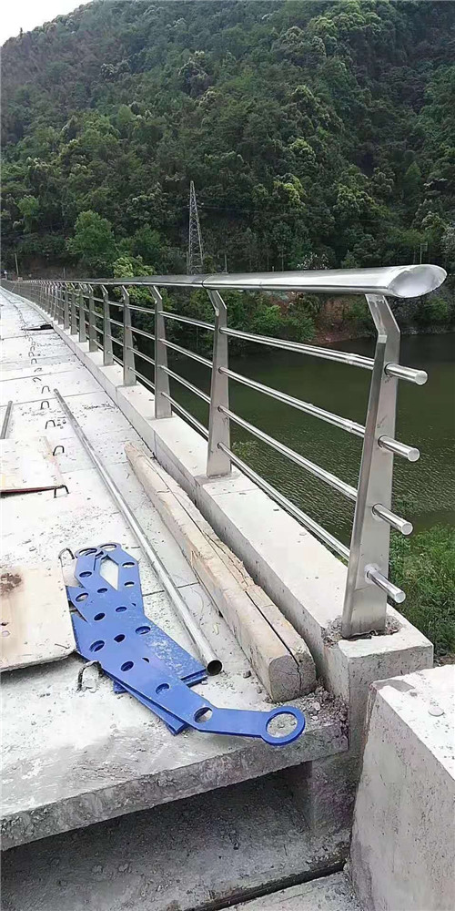 供應優質河道護欄出廠價直銷當地服務商
