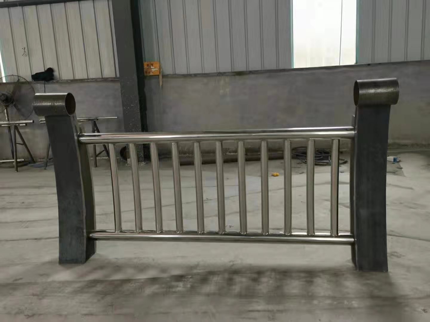 无缝钢管内衬不锈钢复合钢管规格型号齐全海量货源