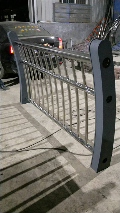 防撞橋梁道路燈光護欄材質好用料足同城品牌