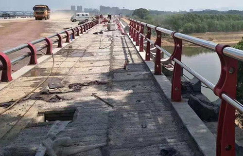 不銹鋼鋼絲繩護欄道路欄桿檢驗發貨
